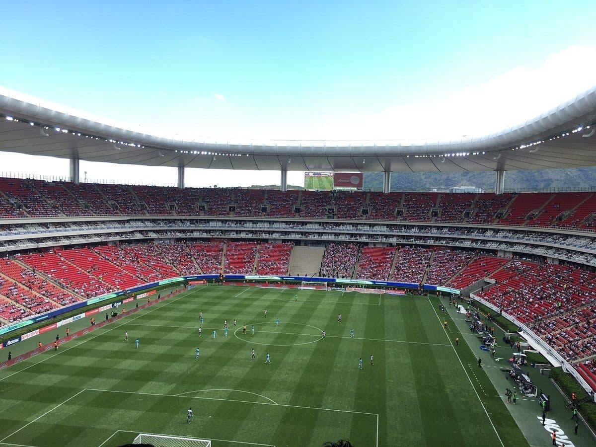 El mal estado del terreno de juego provocó lesiones en jugadores