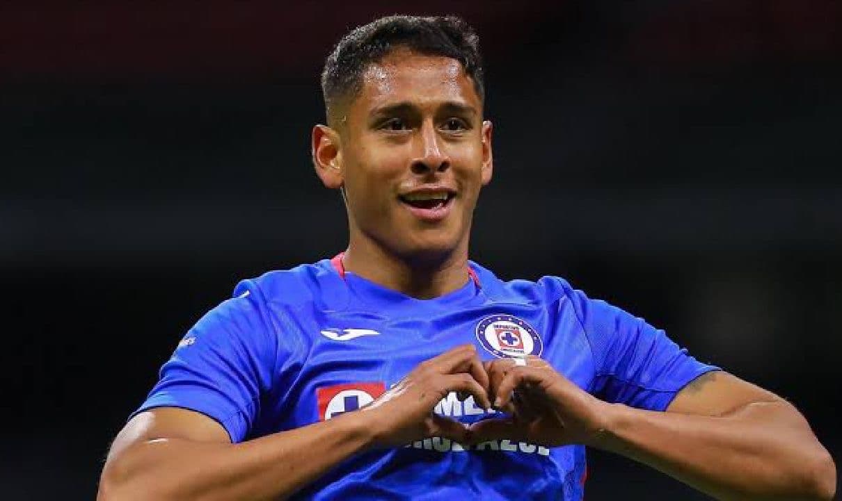 El mediocampista de Cruz Azul y de la selección mexicana sabe lo que quiere y lo que debe hacer para lograrlo.