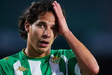 El mediocampista mexicano Diego Lainez no ha tenido minutos en el Real Betis y ahora le dan una terrible noticia en España