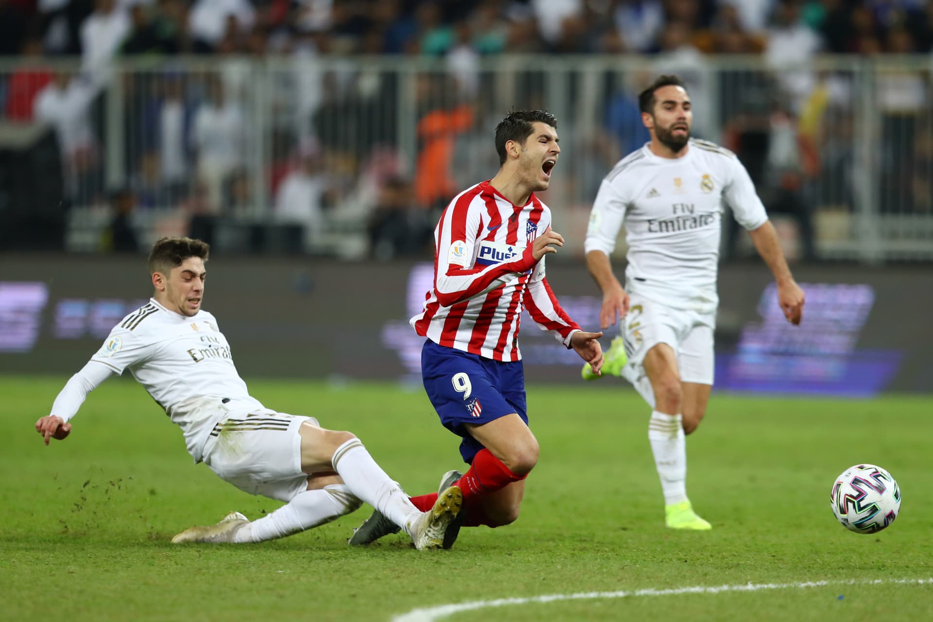 El mediocampista uruguayo hizo opción de una jugada de último recurso durante la Supercopa de España 2020.