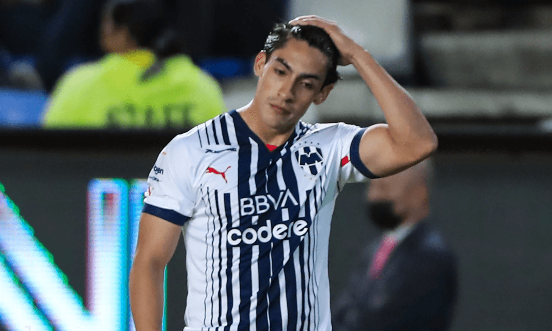 El mexicano lesionó al volante colombiano en pleno partido de Semifinales