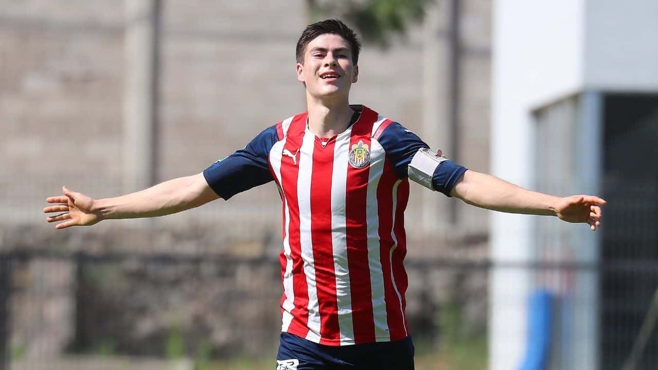 El motivo por el que Sebastián Pérez Bouquet no juega es a causa de una promotora