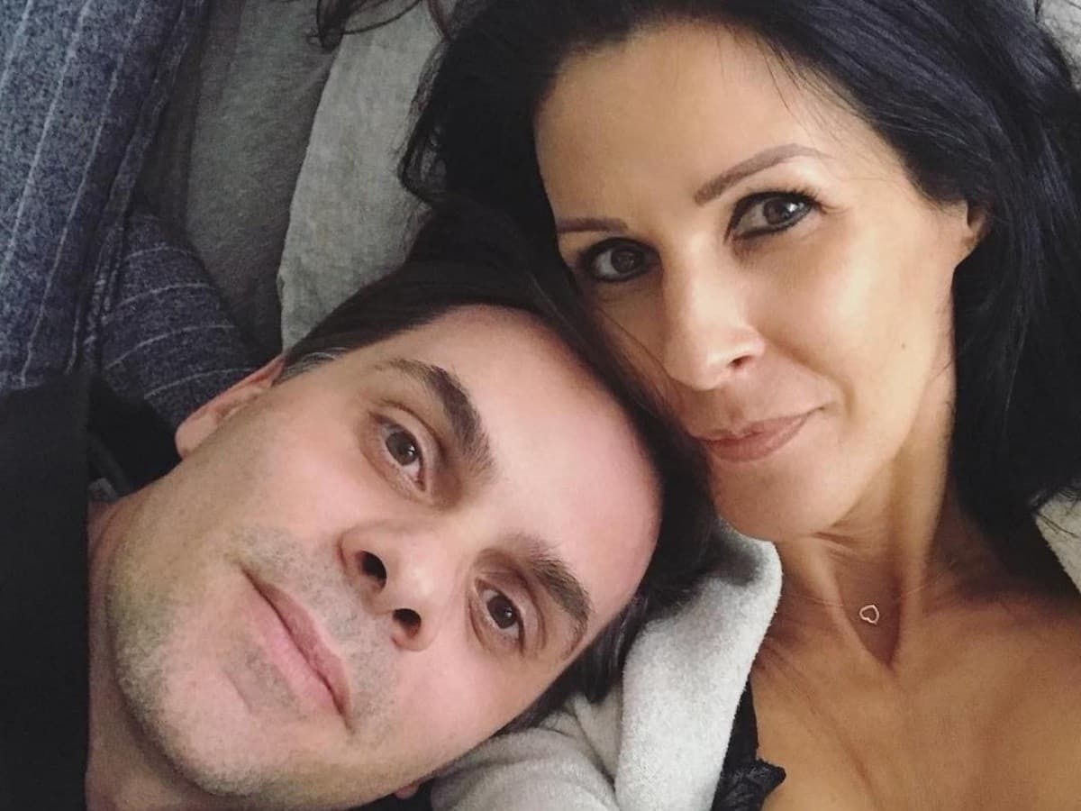 El narrador más famoso de todo México no es ajeno a una vida sentimental y familiar. Es casado, a formado una familia, y esta es su familia. Conócela y entérate quien es la mujer de Christian Martinoli.