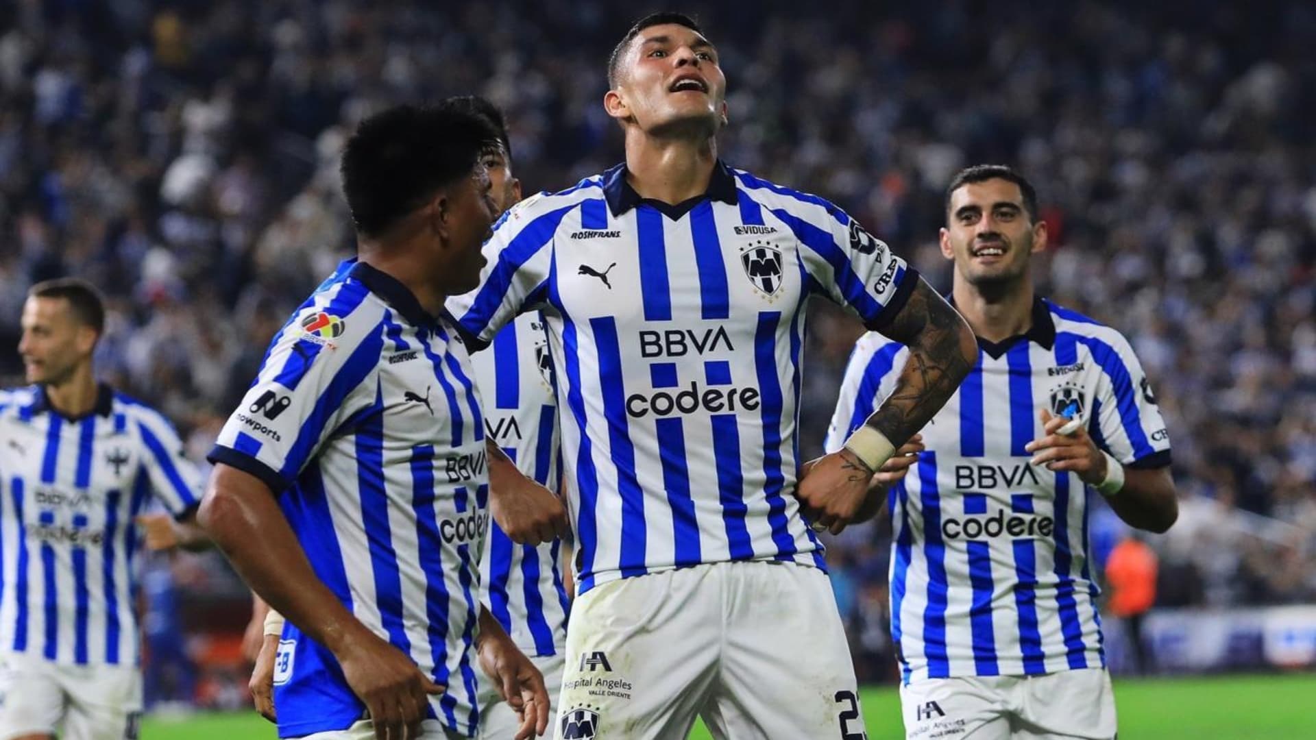 El nuevo goleador del Monterrey Brandon Vázquez no solo cumple en la cancha, también fuera de ella, y este mensaje le envía a la afición