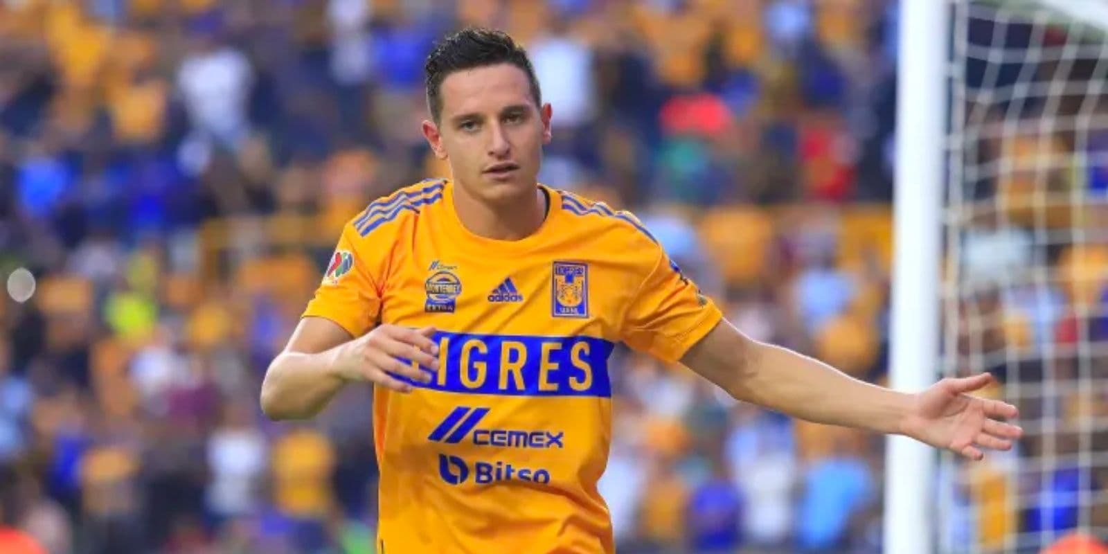 El portero francés al que Thauvin le regaló la playera de Tigres