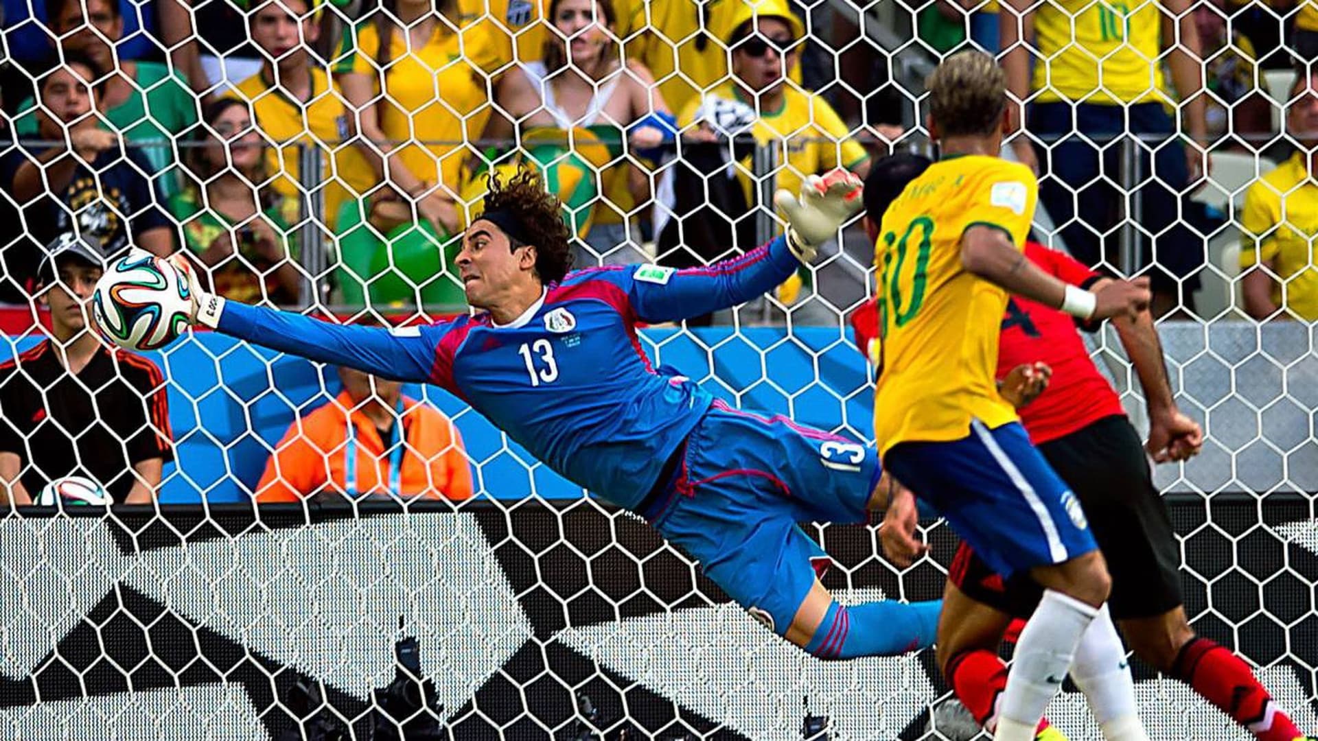 El portero mexicano no pasa por su mejor momento fuera de las canchas.