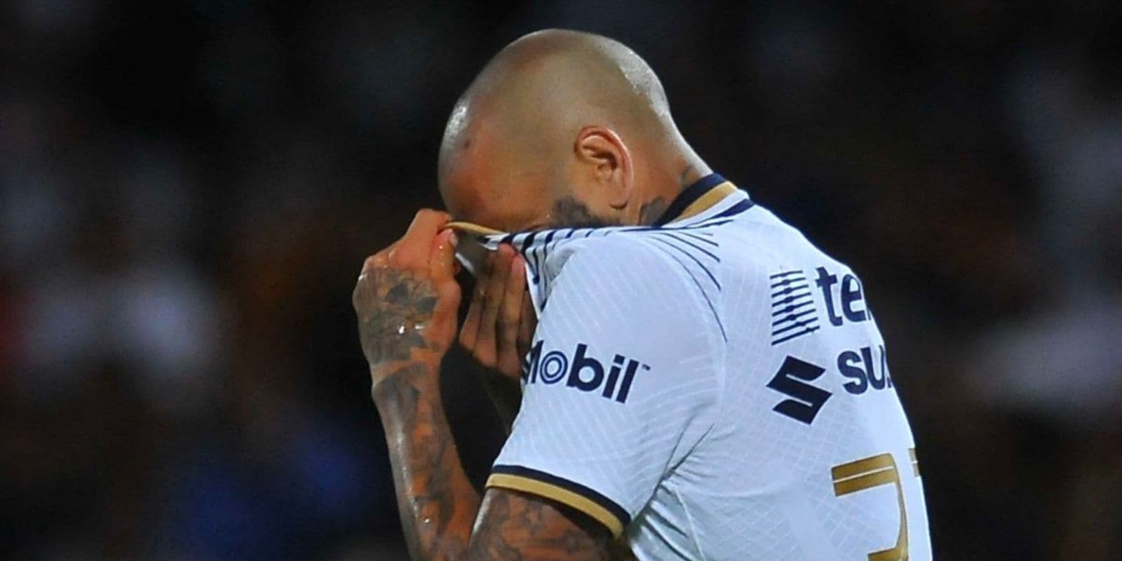 El presidente de Pumas revela quién fue el responsable de borrar a Dani Alves de Pumas
