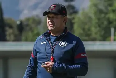 El técnico peruano presento su renuncia a la directiva de Cruz Azul y podría salir del equipo