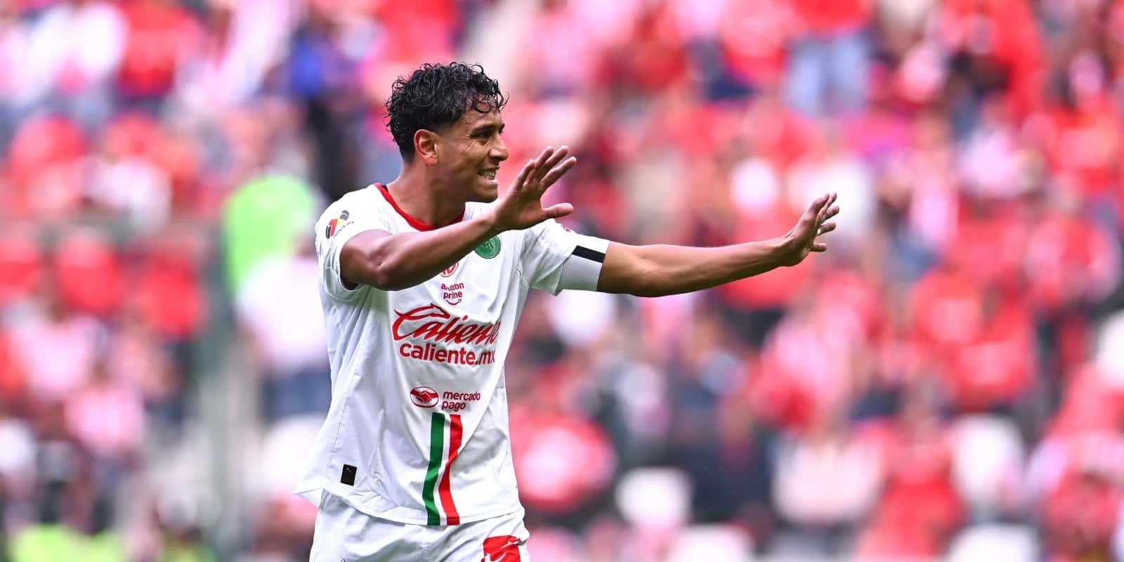 El tiempo que Luis Romo estaría fuera de las canchas tras salir lesionado ante Toluca