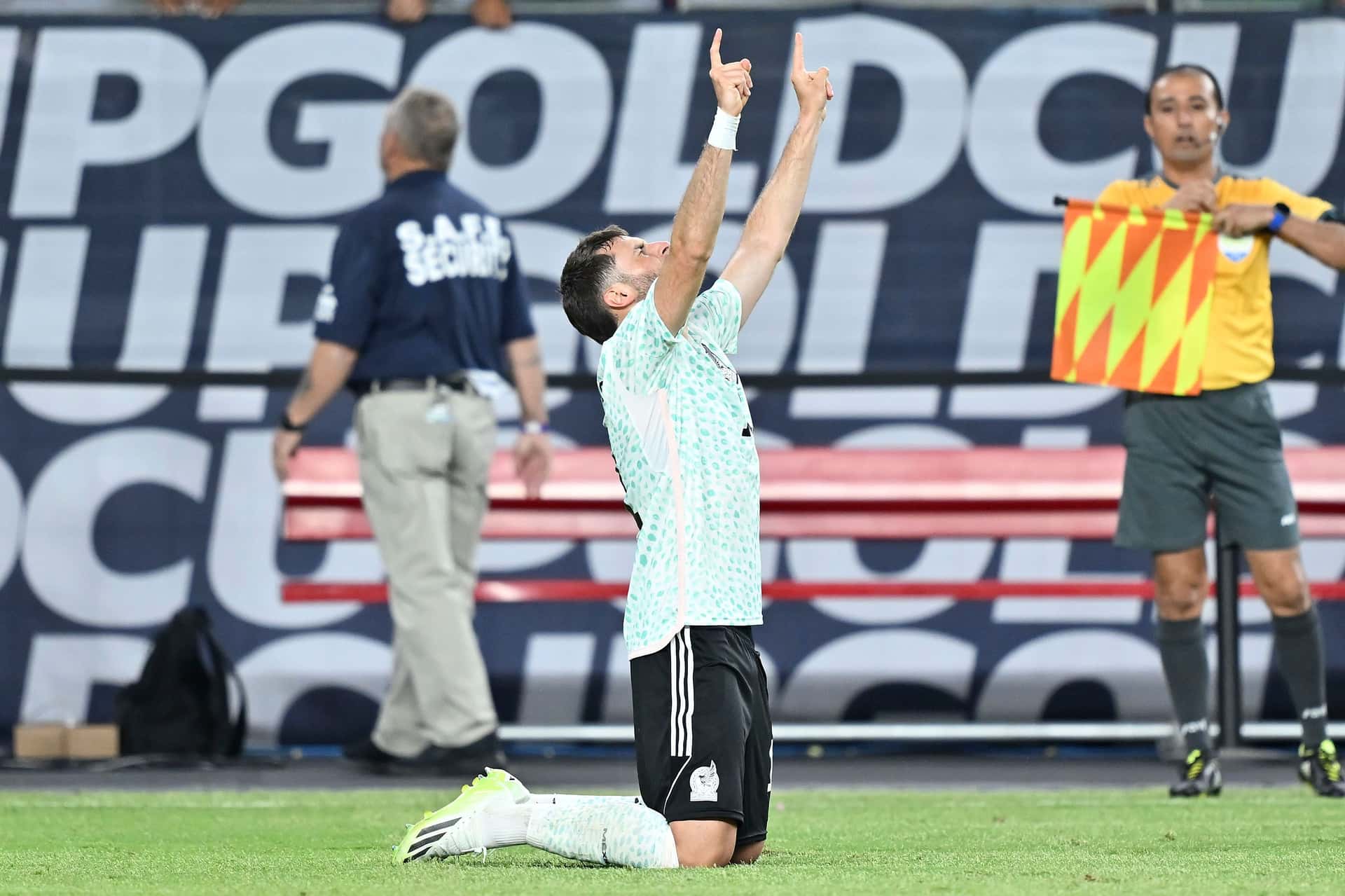 El Tri se mide a Qatar con el objetivo de amarrar el primer lugar del grupo.
