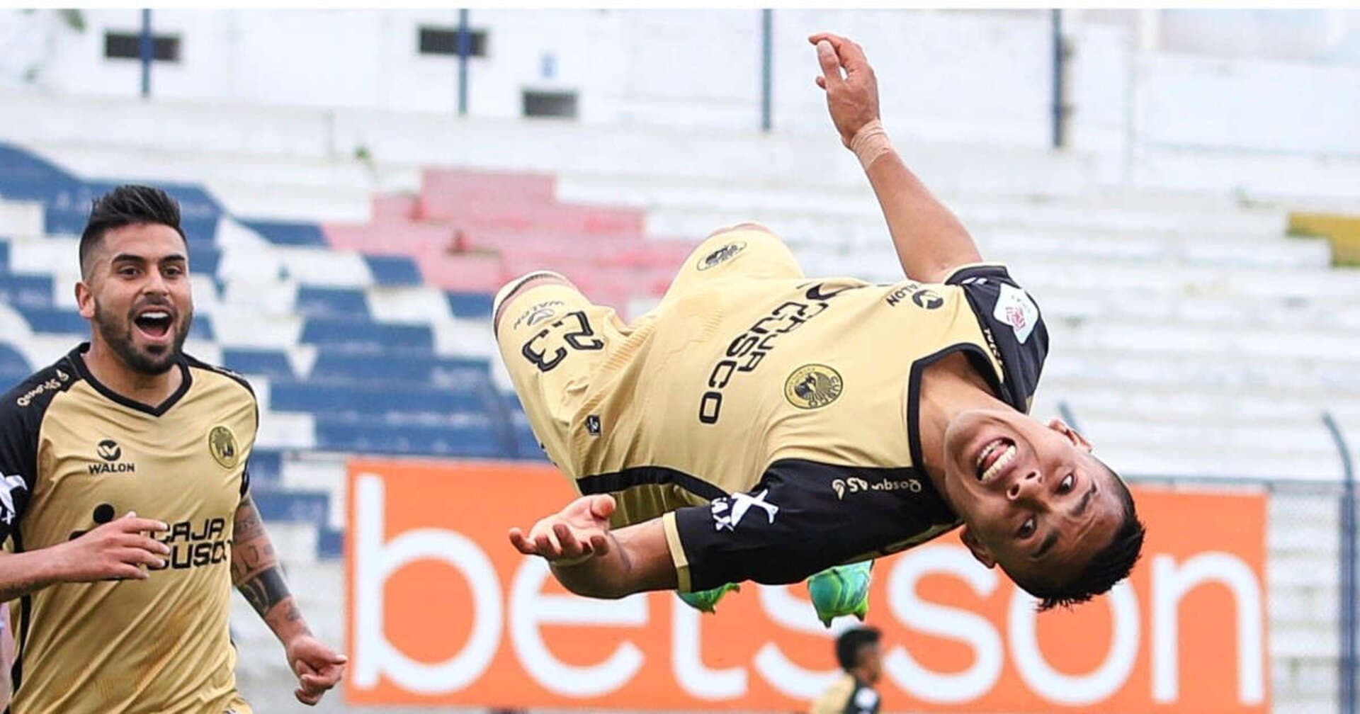 El volante peruano ha sido nombrado por la prensa sudamericana para llegar con los universitarios, pero parece estar descartado hasta el momento.