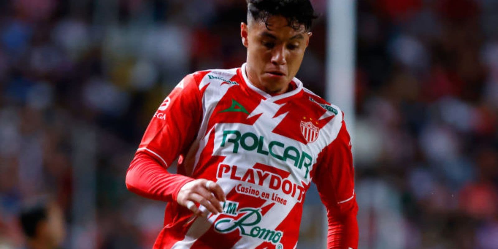 Emilio Lara en un partido con Necaxa (Foto: GettyImages)