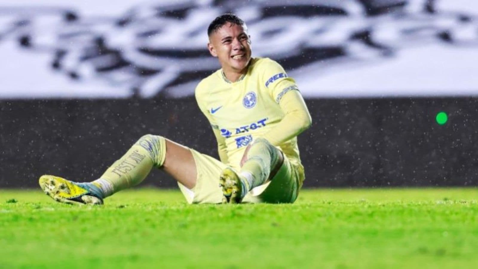 Emilio Lara una vez con problemas físicos y se podía perder el clásico.