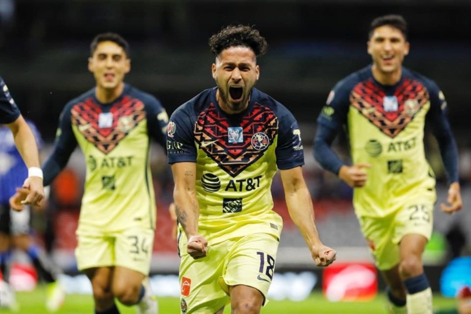 En América ya es un hecho la llegada de Araujo y empieza a hacer espacio en la defensa.