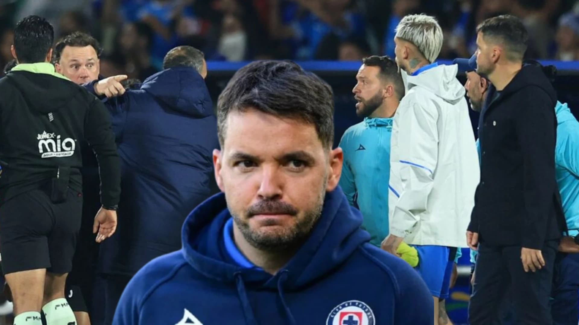 Enfrentamiento entre Gabriel Milito y Nicolás Larcamón durante el Cruz Azul vs Chivas
