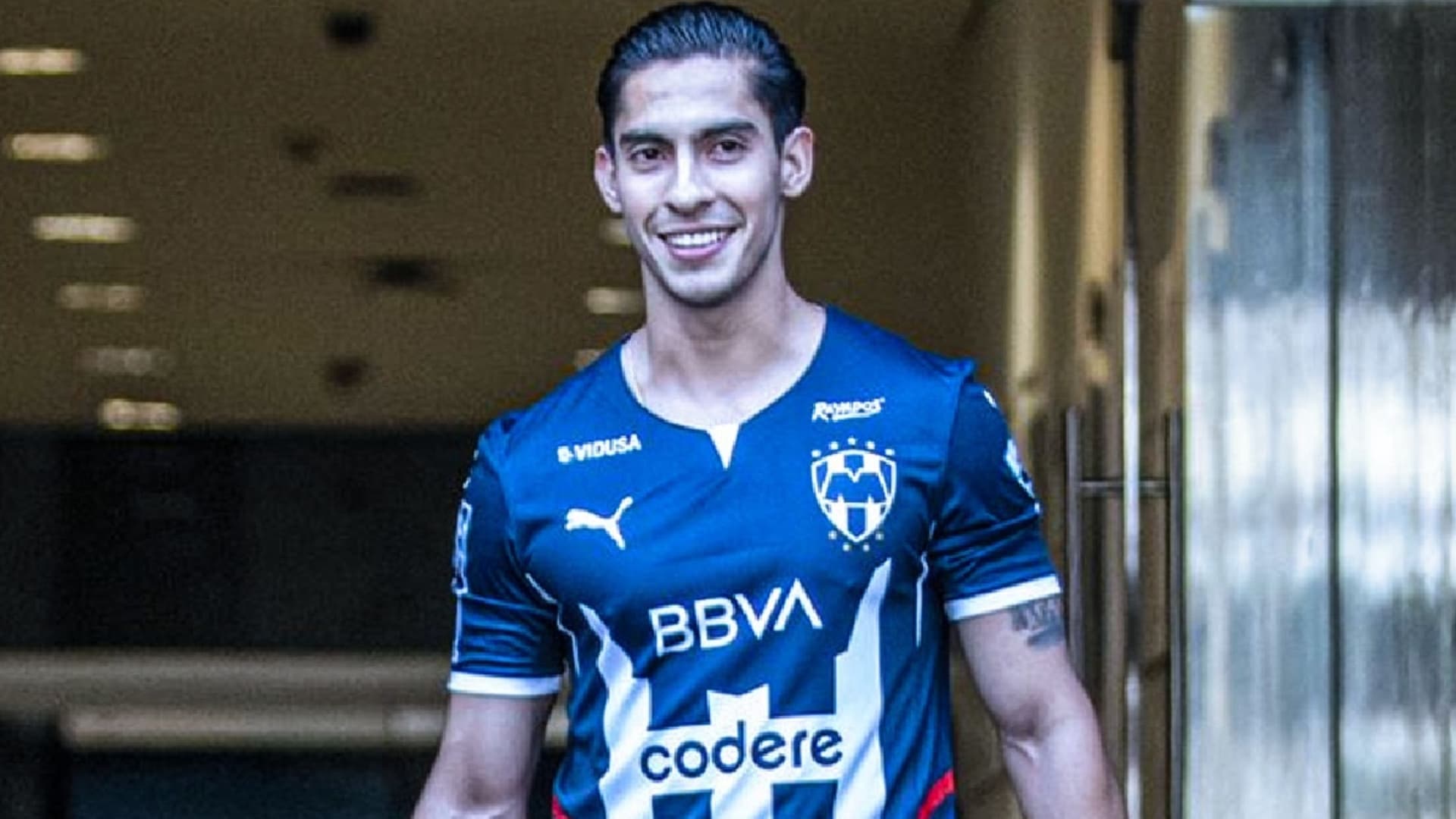Erick Aguirre con la camiseta de Rayados. (Foto: Mediotiempo)