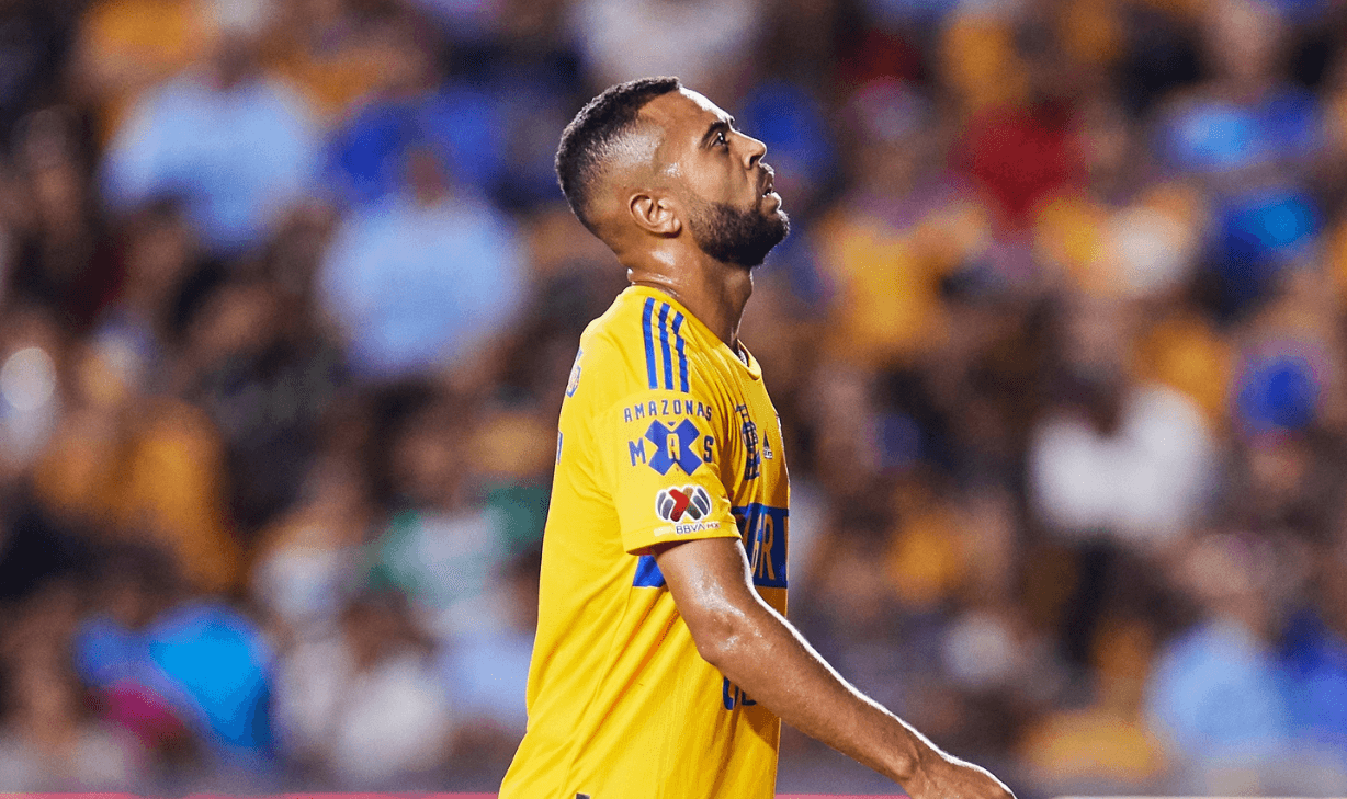 Es uno de los jugadores que tiene pero actitud y hasta ha tenido problemas con el DT. Esto es lo que gana.
