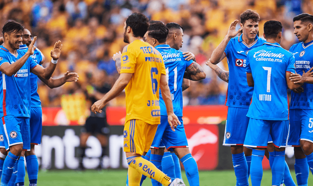 Está distraído por el dinero y se olvidó de jugar ante Cruz Azul