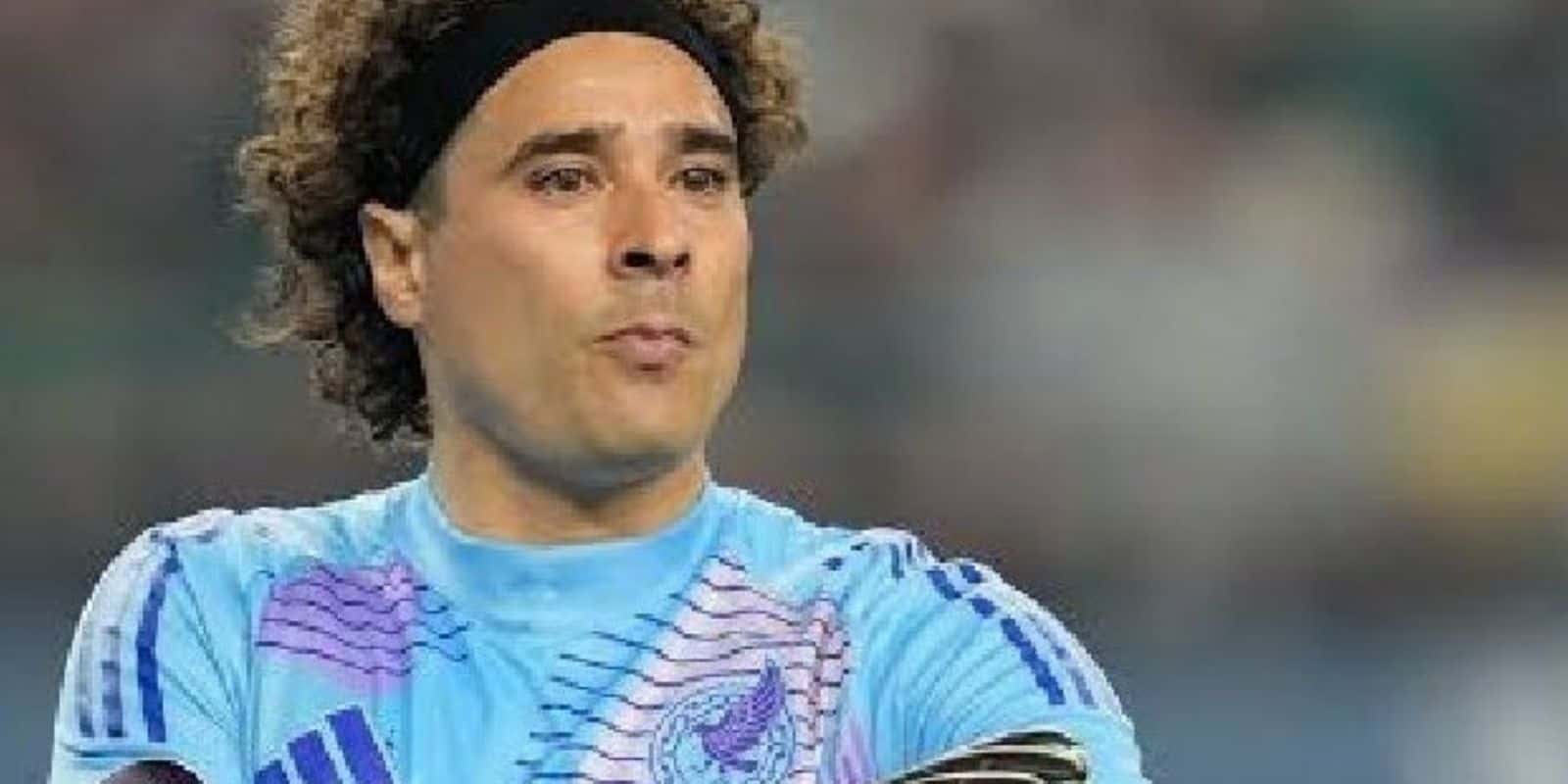 Este seguidor de Chivas se molestó por las duras críticas que hay en contra del portero