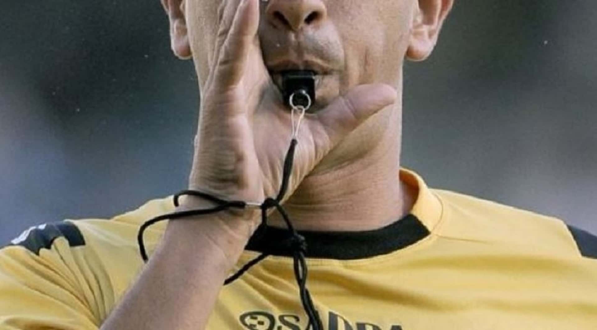 Este silbante fue evidenciado de su participación en un juego amateur