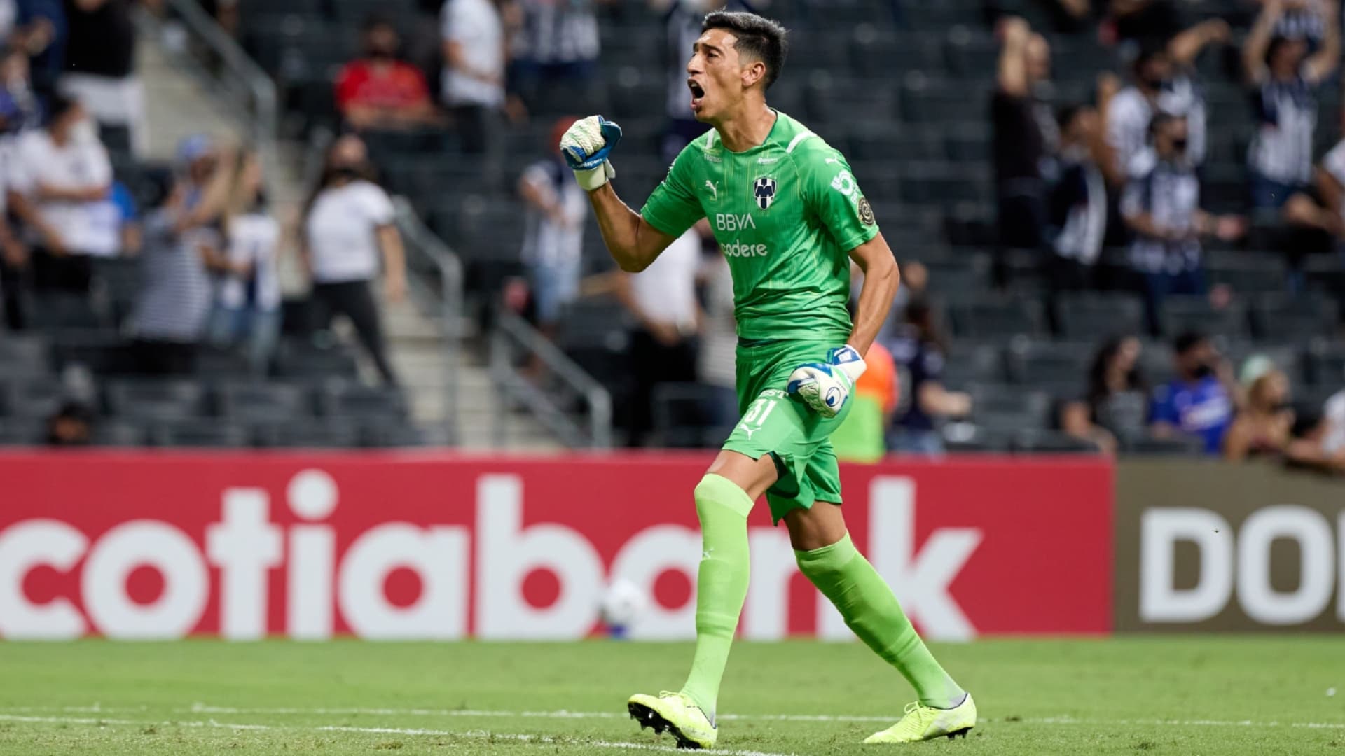 Esteban Andrada con el jersey de Rayados de Monterrey (Foto: TV Azteca)