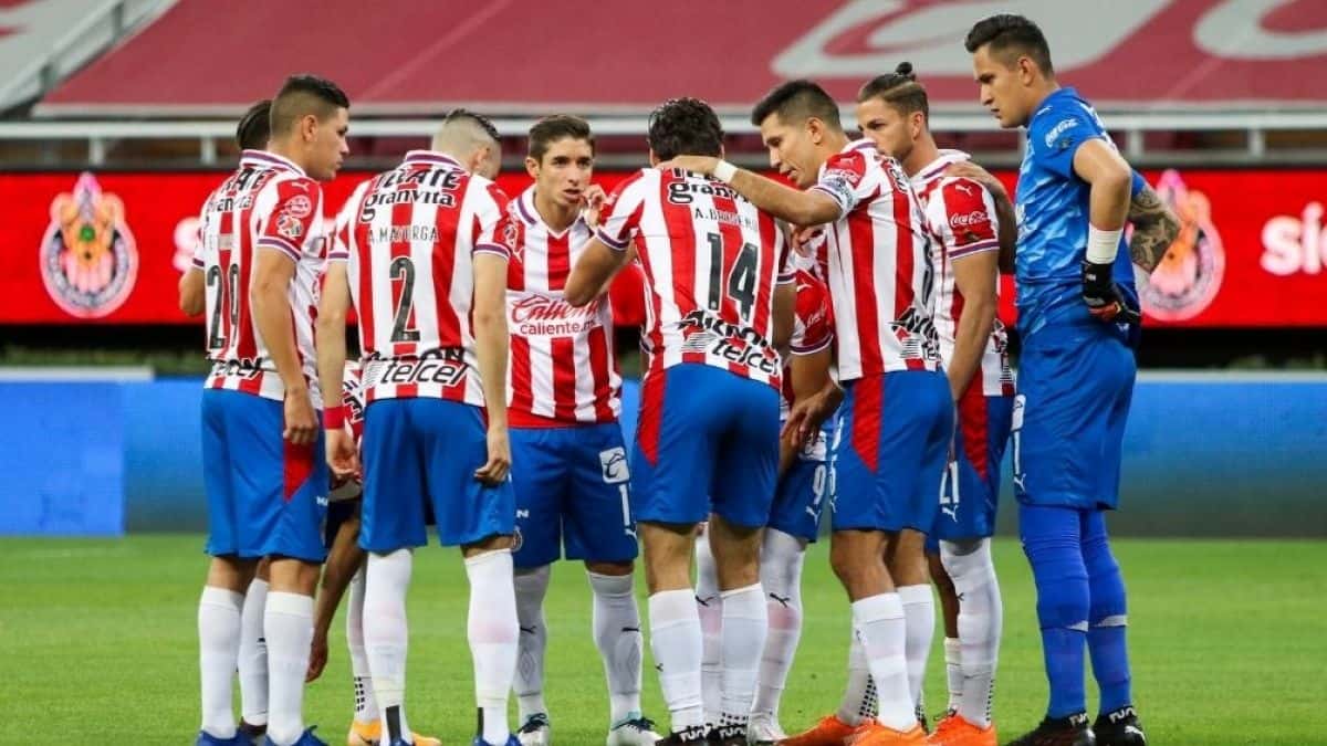 ¿Extranjeros en Chivas? pues resulta que gracias a vacíos legales en el Rebaño Sagrado varios jugadores no nacidos en México han portado la playera rojiblanca.