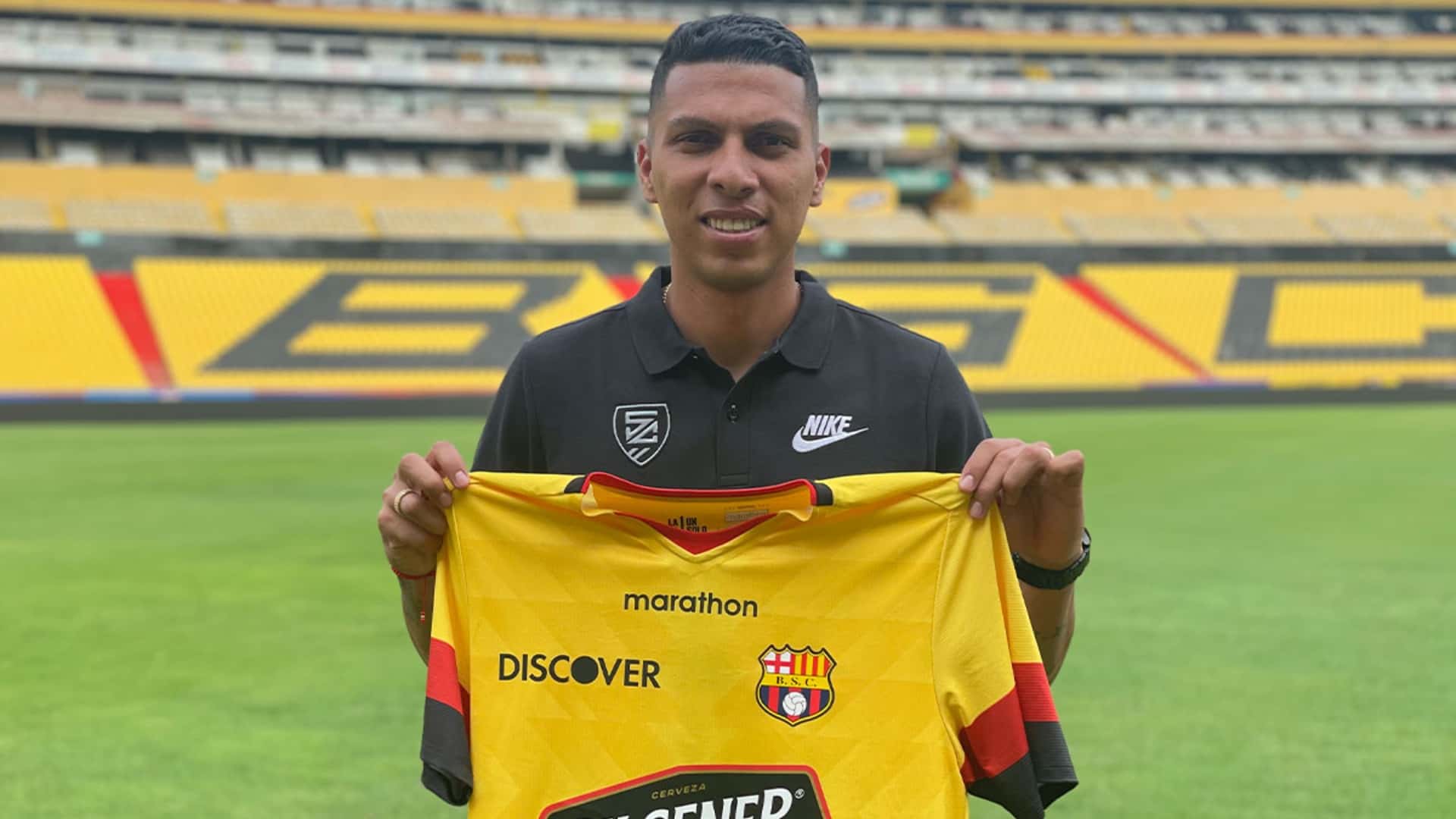 Fernando León con la camiseta de Barcelona de Ecuador. (Foto: SportCapital)