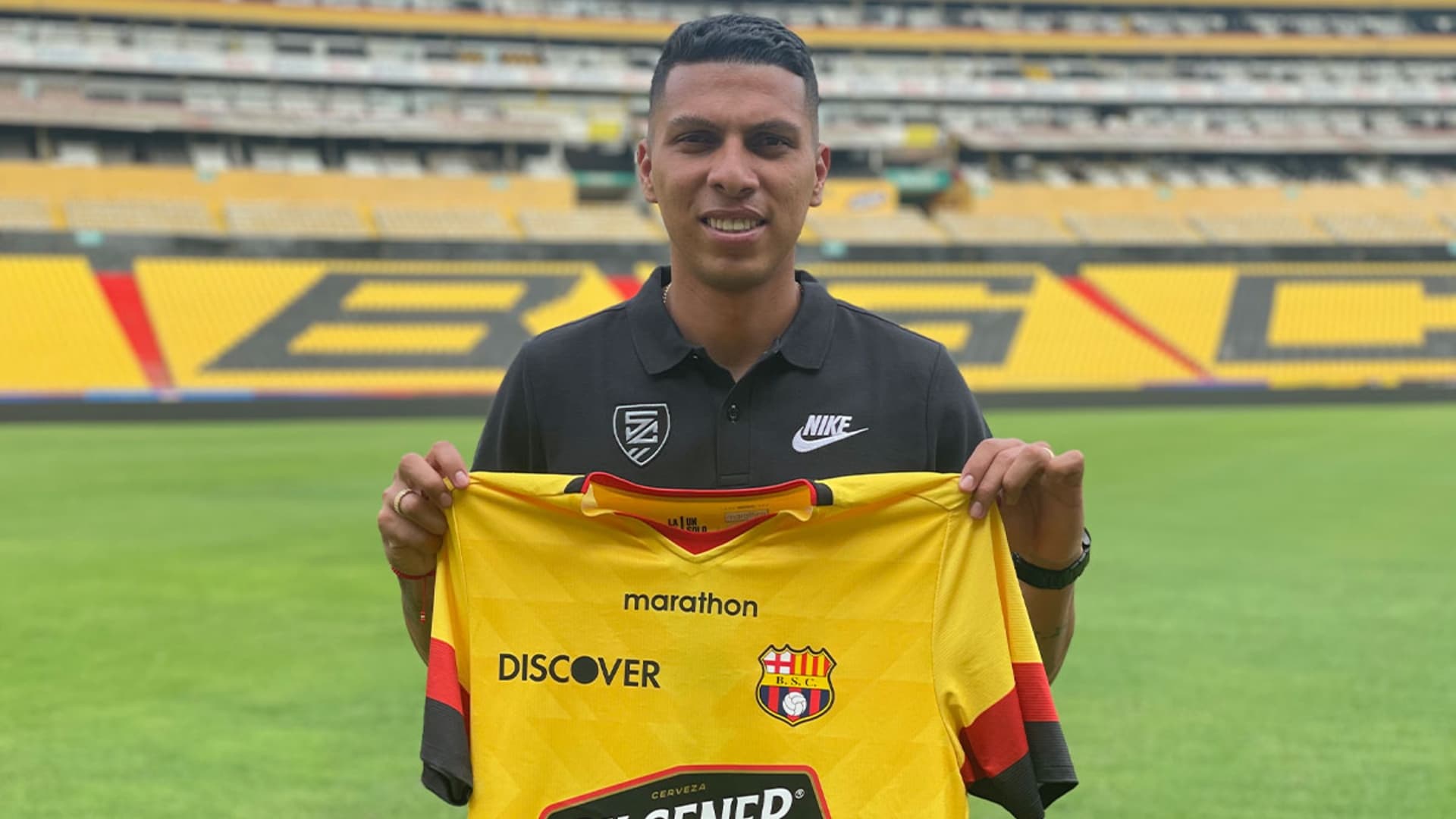 Fernando León con la camiseta de Barcelona de Ecuador. (Foto: SportCapital)