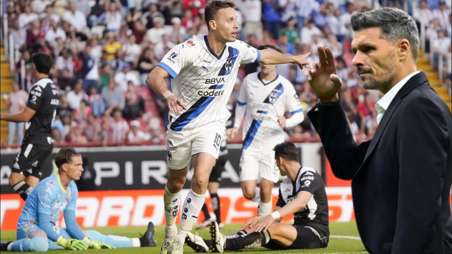 Fernando Ortiz con jugadores de Rayados y Necaxa Foto: El Universal