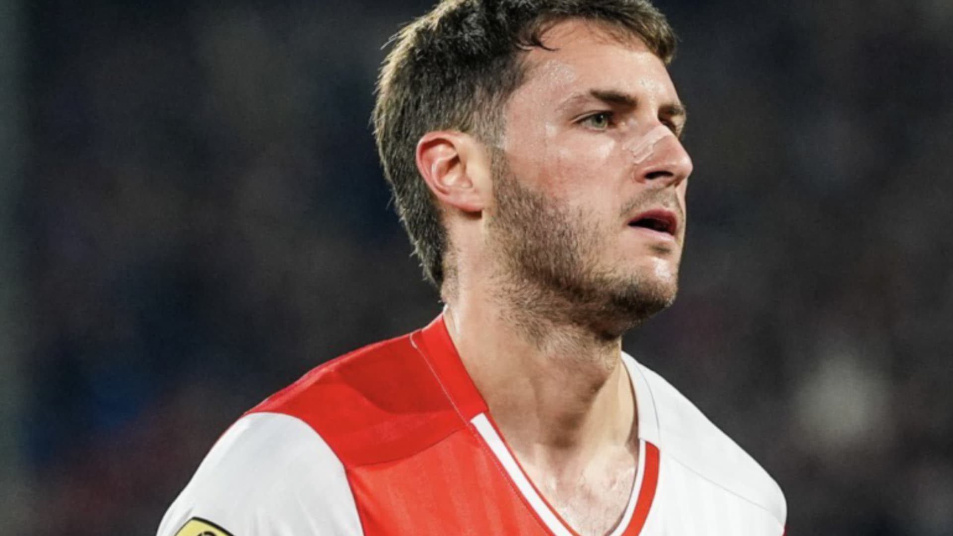 Feyenoord mando mensaje en medio de los rumores de la salida de Santi Giménez | Foto: Esto