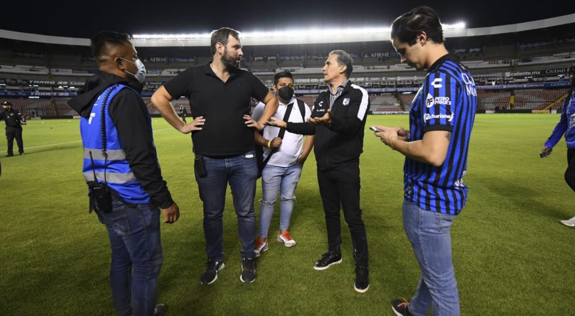 Gallos Blancos está a una firma de estar en su nueva casa.