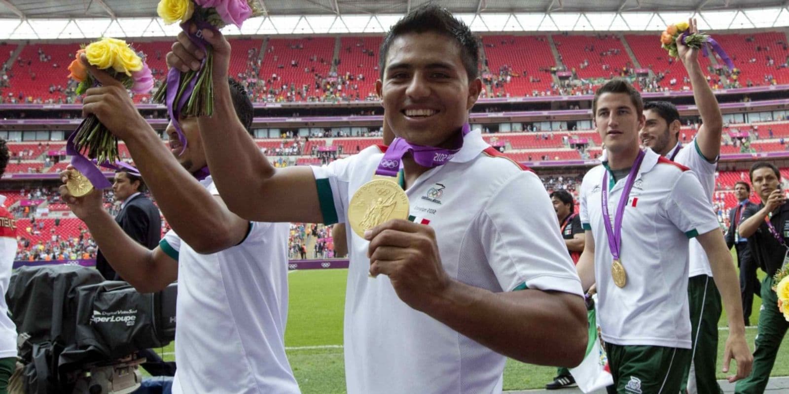 Ganó el oro en Londres con el TRI y ahora así se gana la vida Javier Cortés.