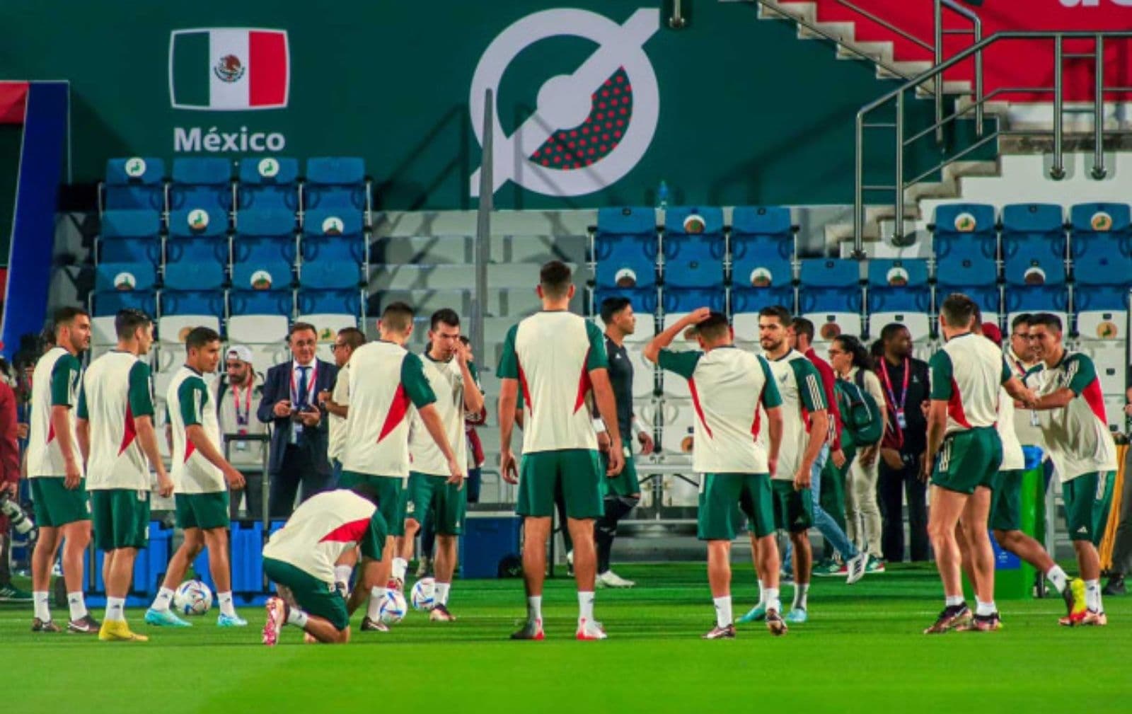 Gerardo Martino fue captado durante el entrenamiento del Tri previo al duelo de Argentina.