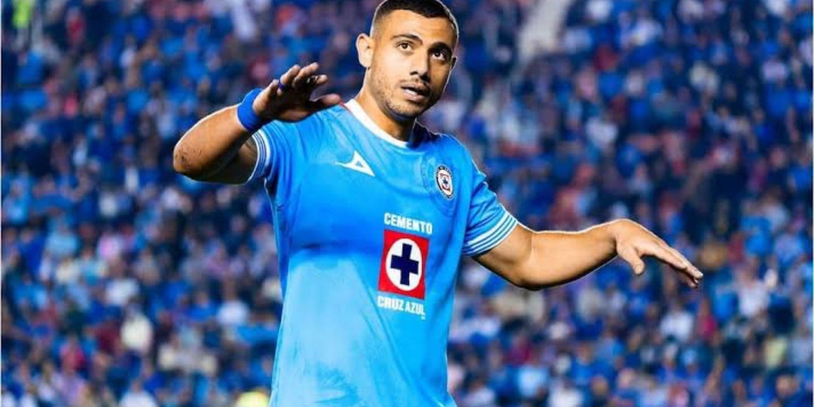 Giakoumakis festejando su cuarto gol con Cruz Azul (Foto: X @CruzAzul