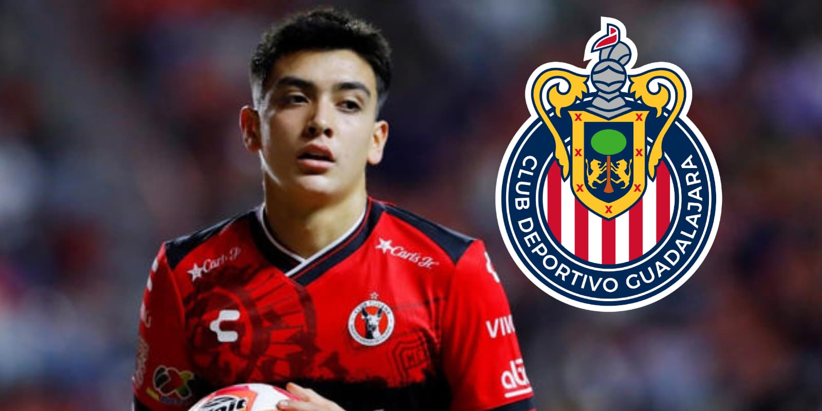 Gilberto Mora junto al escudo de Chivas / FOTO MSN
