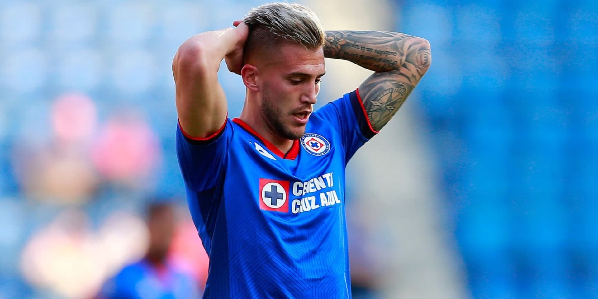 Gonzalo Piovi con la playera de Cruz Azul / Foto: Getty Images
