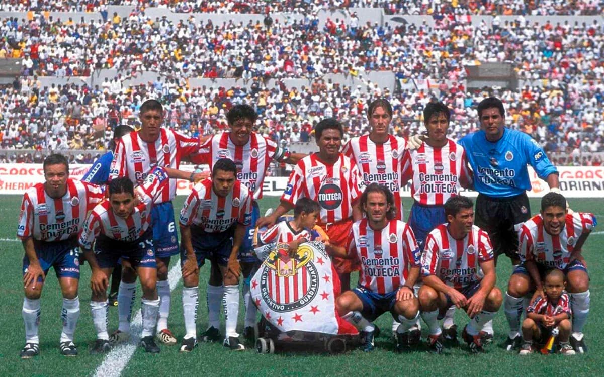 Guadalupe "Lupillo" Castañeda, ex jugador de Chivas y Cruz Azul, se encuentra preparándose en el ramo de la construcción.