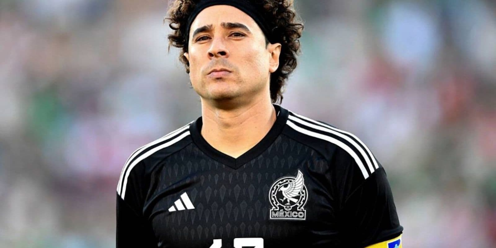 Guillermo Ochoa atajando con la selección mexicana (Fuente: MSN)