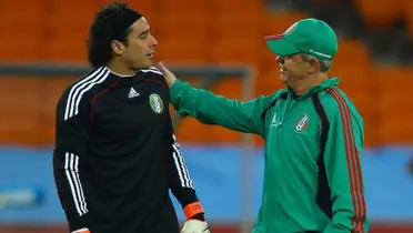 Guillermo Ochoa durante la selección mexicana con Javier Aguirre / Foto: Mediotiempo