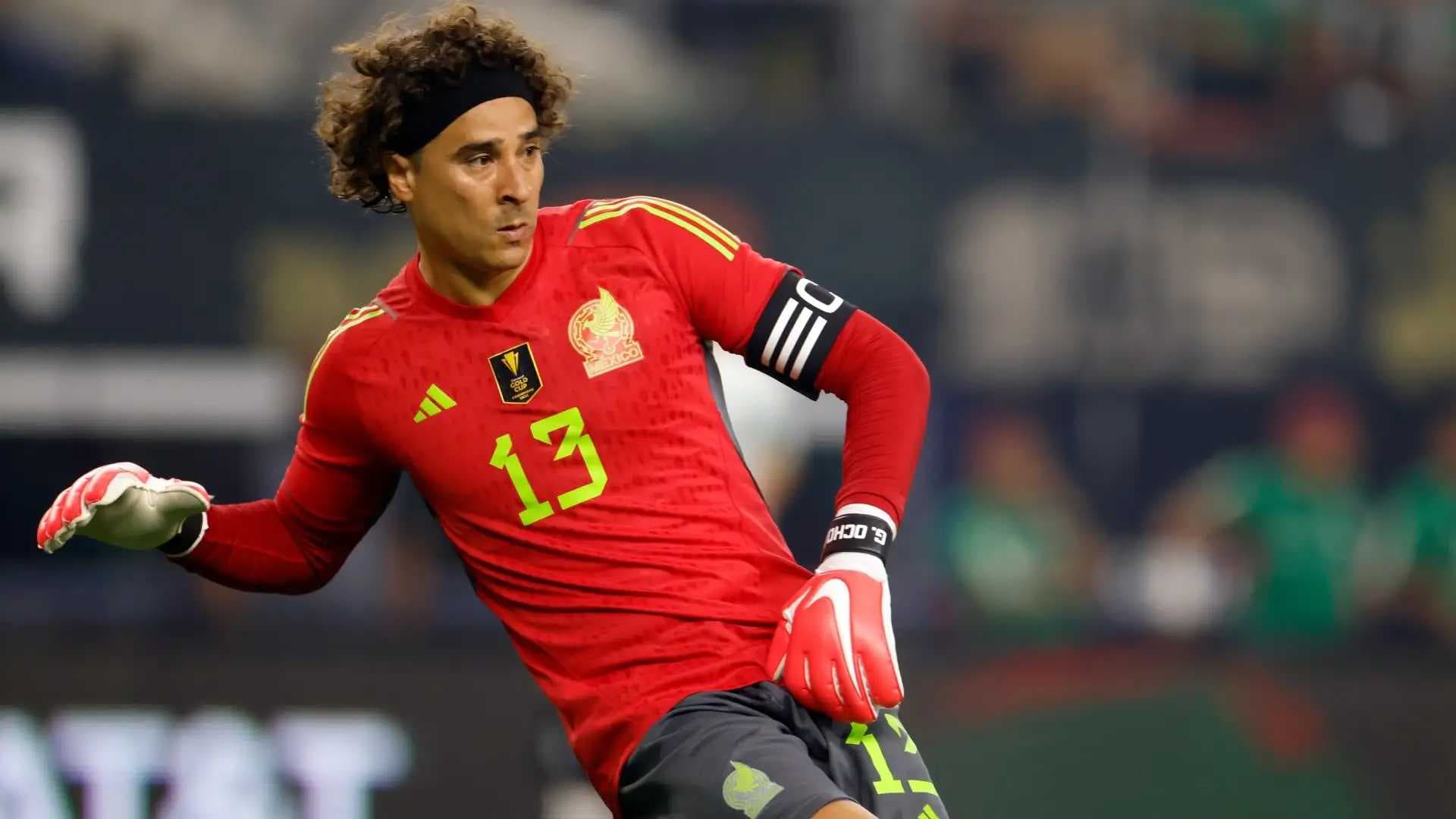 Guillermo Ochoa durante su etapa en la selección mexicana