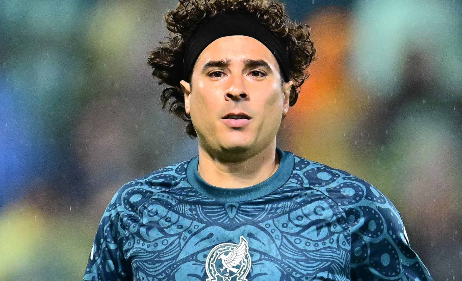 Guillermo Ochoa en calentamiento con México (Fuente: Mexsports)