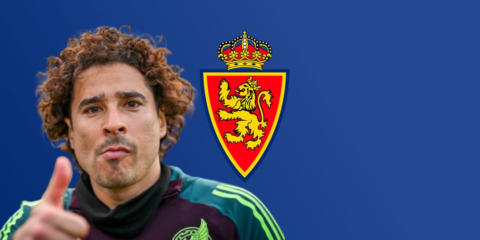 Guillermo Ochoa junto al escudo del Real Zaragoza / FOTO FUTBOL TOTAL