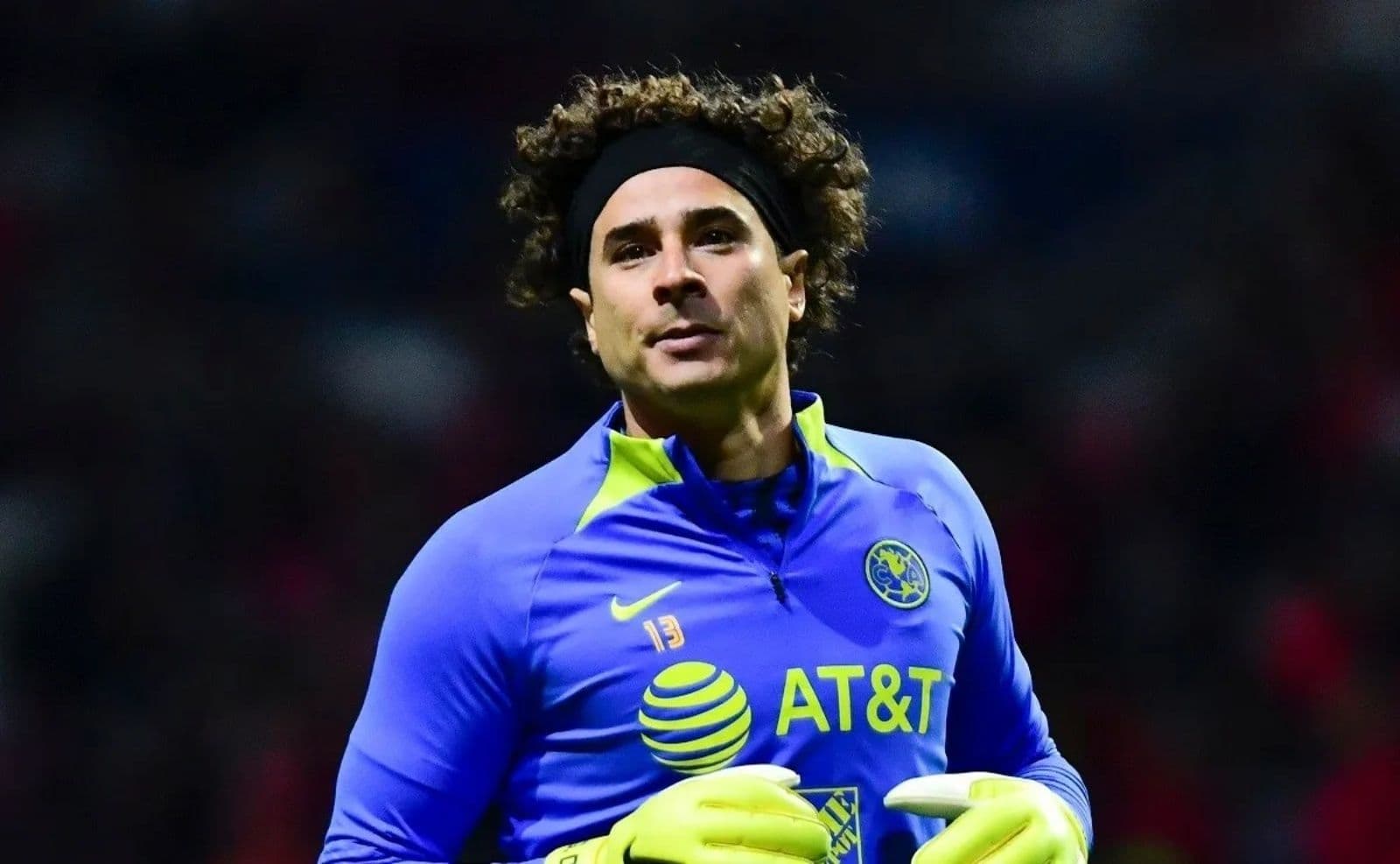Guillermo Ochoa sigue poniendo trabas para firmar con el América y ya tiene un nuevo capricho.