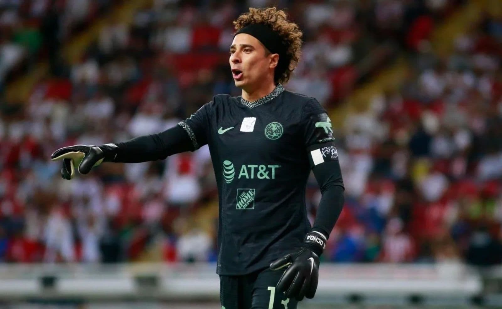 Guillermo Ochoa sigue poniendo trabas para su renovación con América.