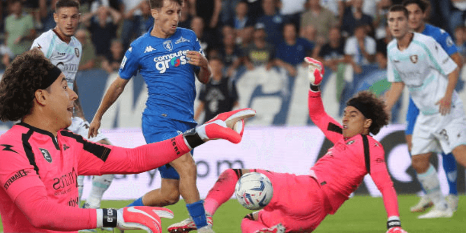 Guillermo Ochoa tuvo responsabilidad en el gol de Empoli y la reacción de los aficionados del Salernitana