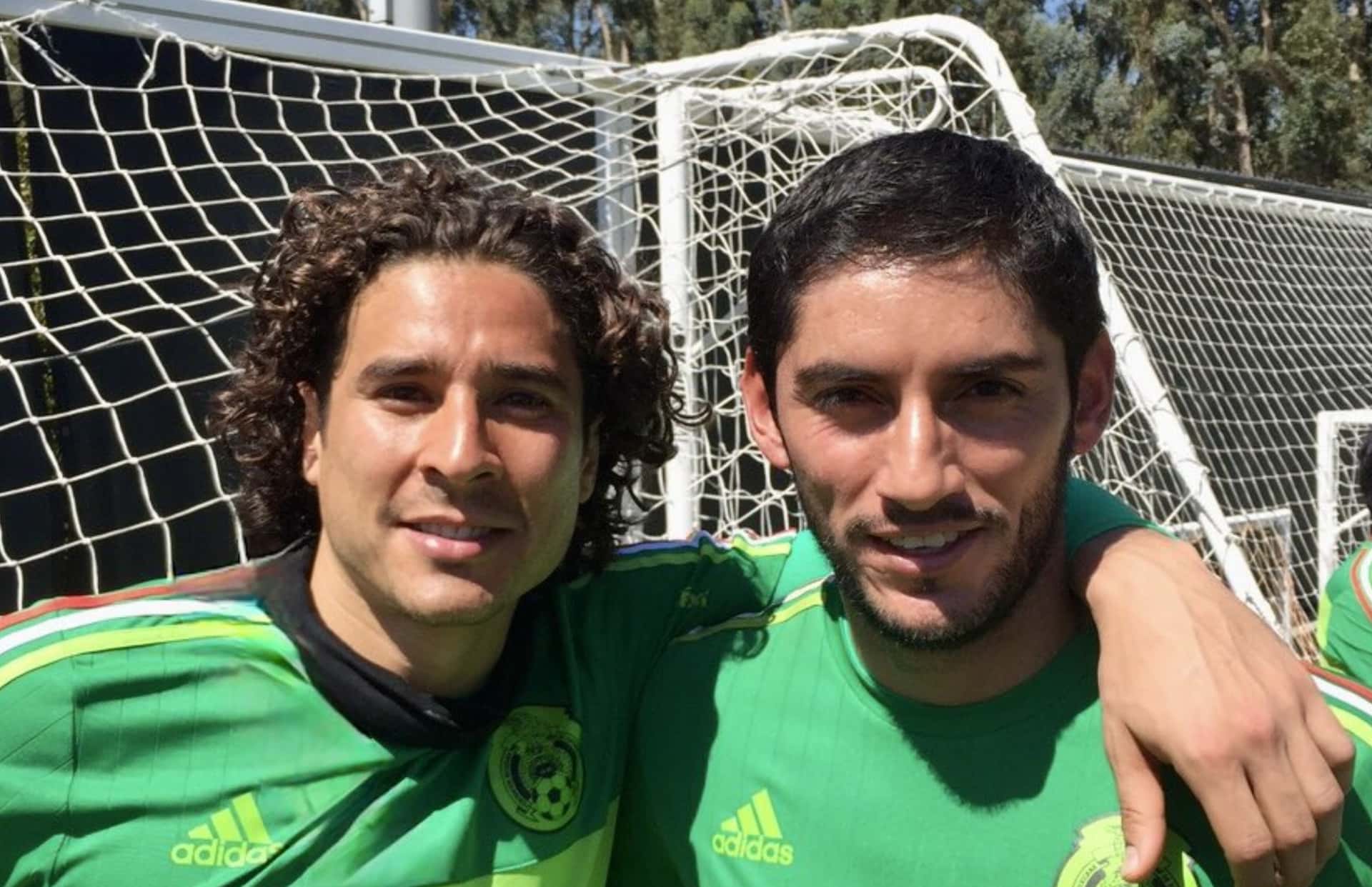 Guillermo Ochoa y José de Jesús Corona/ Foto 'X'.