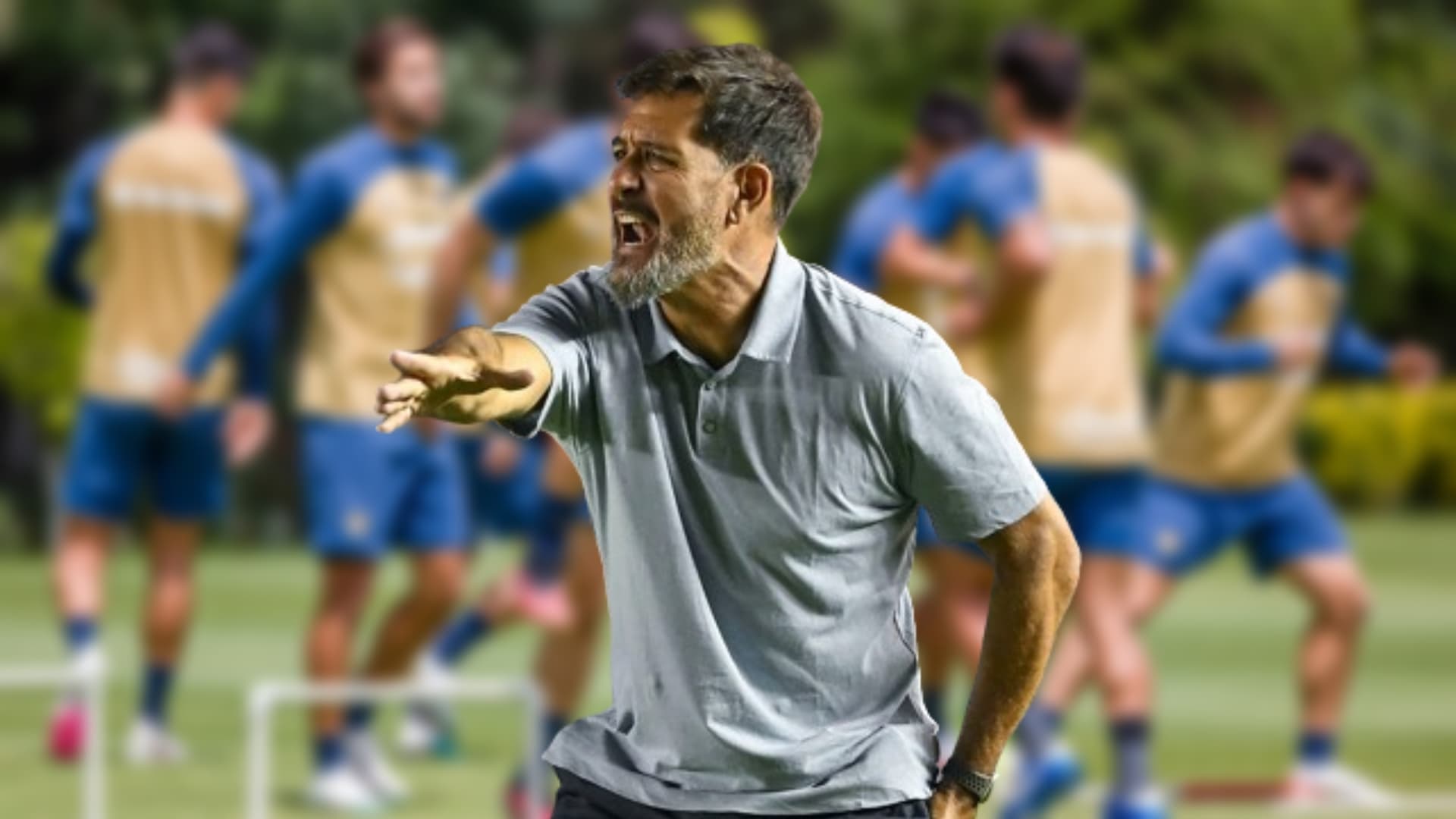Gustavo Lema dirigiendo a Pumas / Foto: Pumas MX