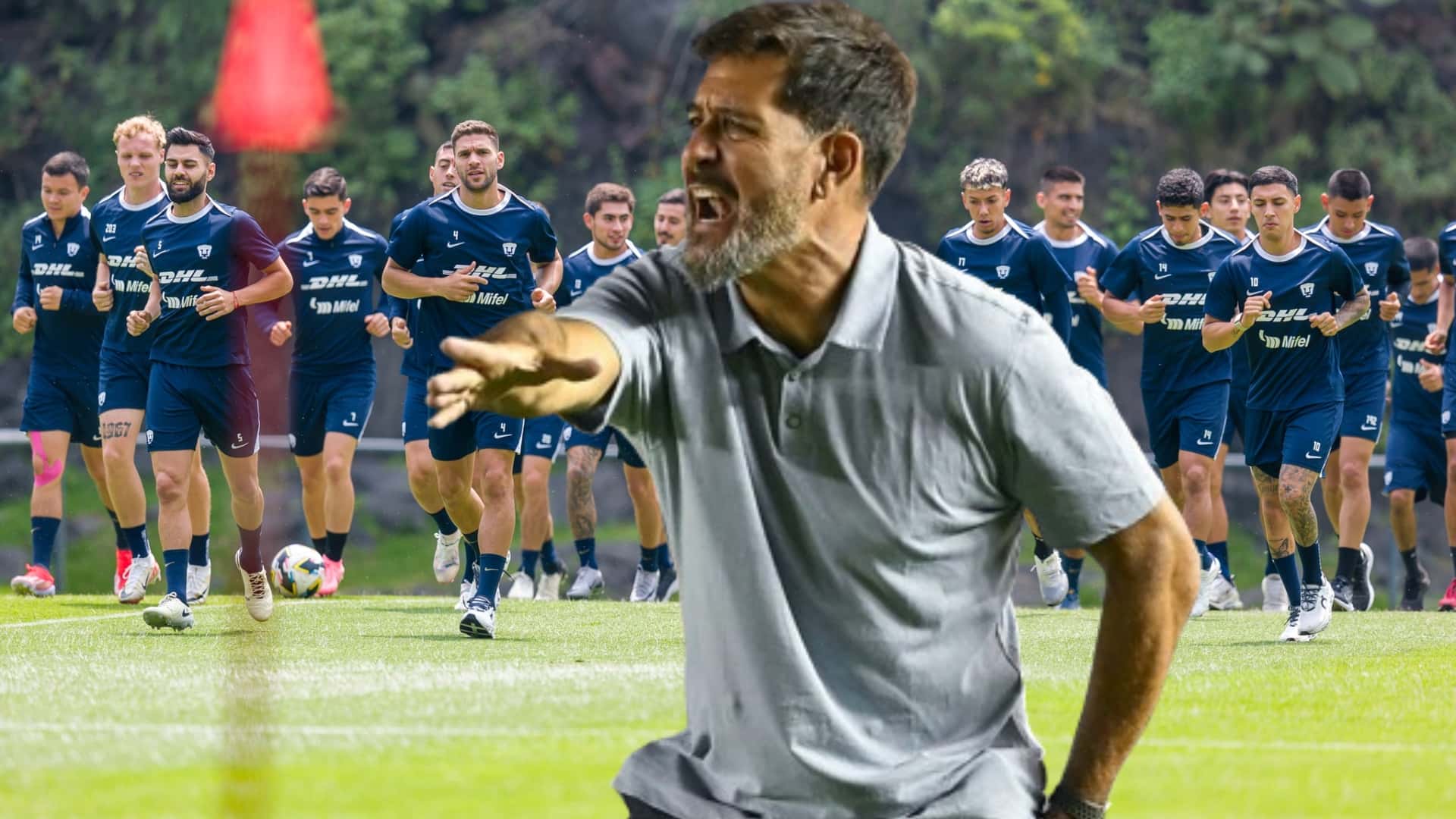 Gustavo Lema dirigiendo a Pumas / Foto: Pumas MX