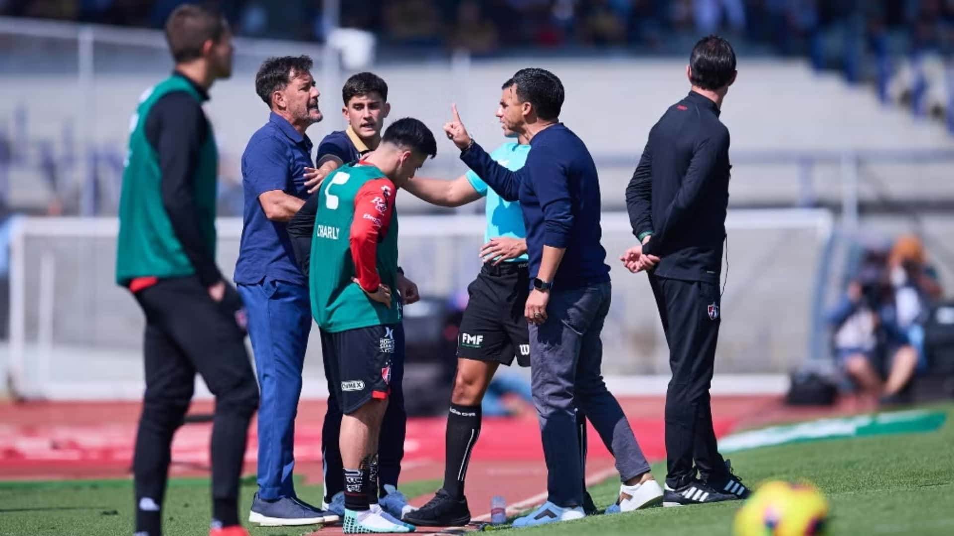 Gustavo Lema y Gonzalo Pineda fueron expulsados del Pumas vs Atlas | Foto: Mexsport