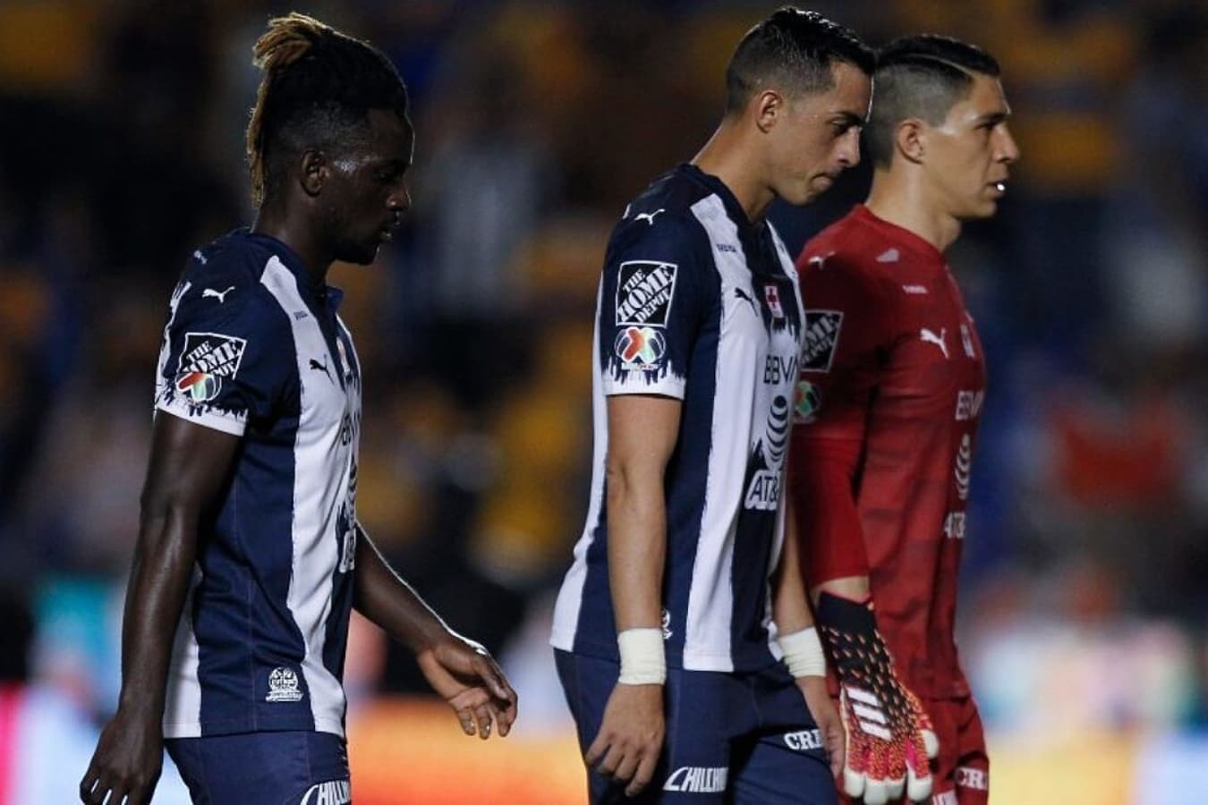 Habrá limpieza en Monterrey. Javier Aguirre les baja el pulgar a varios elementos.